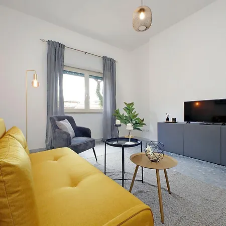Carmens Flat By Domusdimore Daire Roma