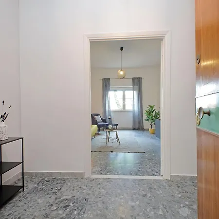 Carmens Flat By Domusdimore Daire