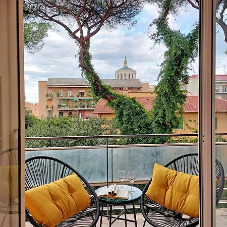 Carmens Flat By Domusdimore Daire Roma