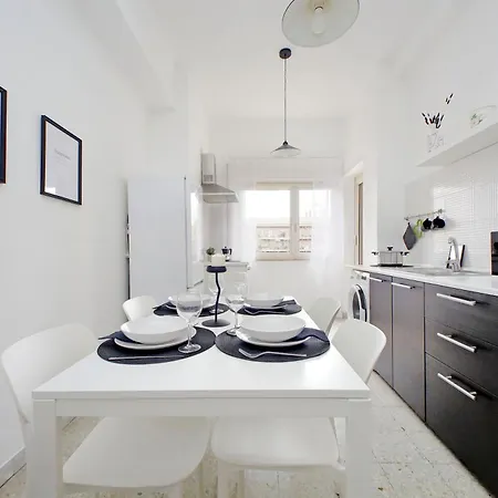 Carmens Flat By Domusdimore