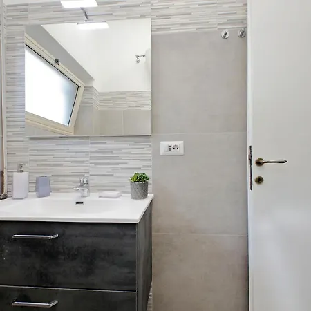 Carmens Flat By Domusdimore Daire