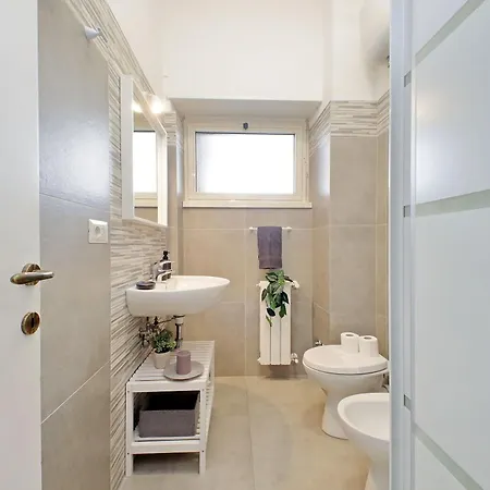 Carmens Flat By Domusdimore Roma