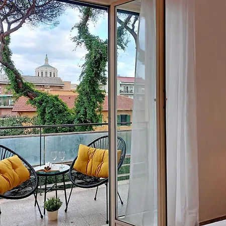 Carmens Flat By Domusdimore Roma