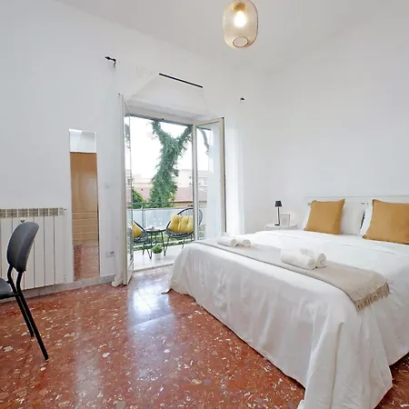 Carmens Flat By Domusdimore Daire Roma