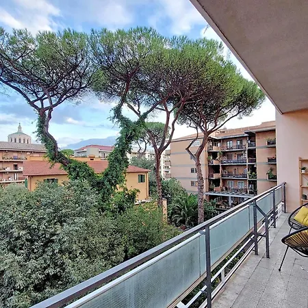 Carmens Flat By Domusdimore Daire