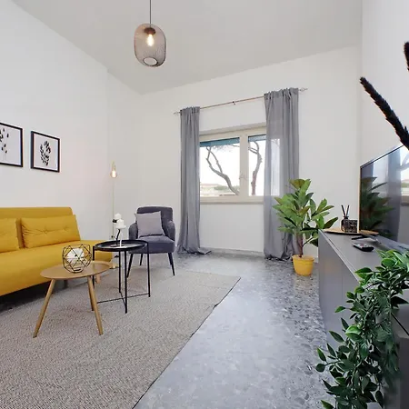 Carmen's Flat Roma