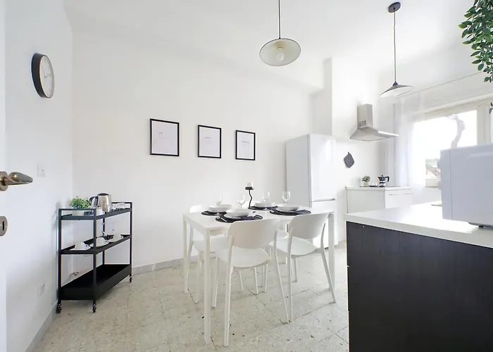 Apartment Carmens Flat By Domusdimore