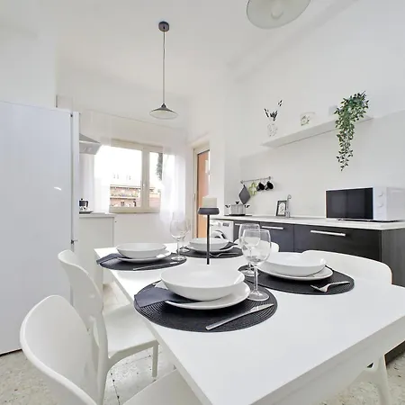 Carmens Flat By Domusdimore * Rom
